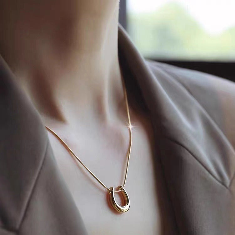 18K Gold Plated Stainless Steel Smooth U-Shaped Pendant Necklace Fashion Simple Snake Bone Chain Titanium Steel Necklace