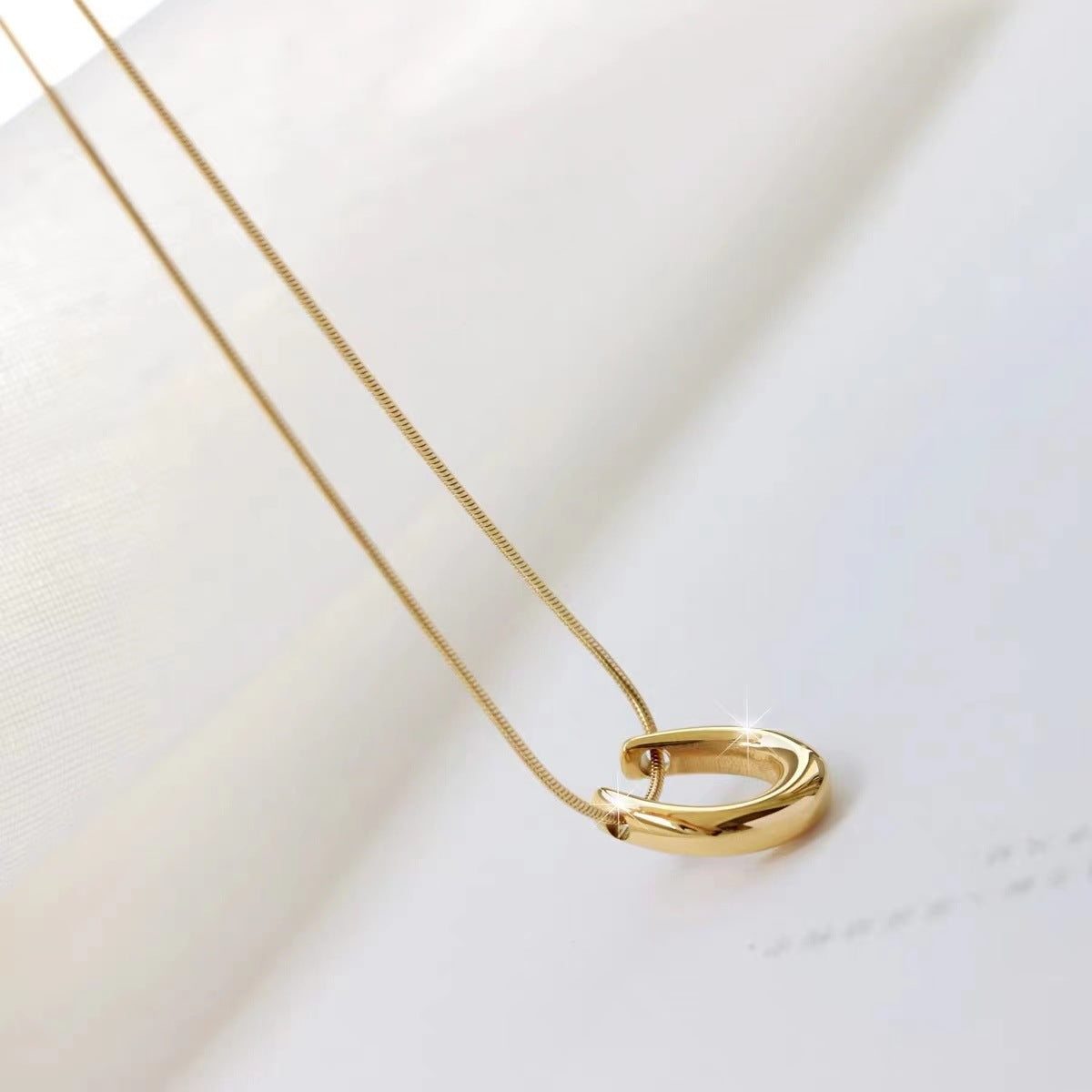 18K Gold Plated Stainless Steel Smooth U-Shaped Pendant Necklace Fashion Simple Snake Bone Chain Titanium Steel Necklace