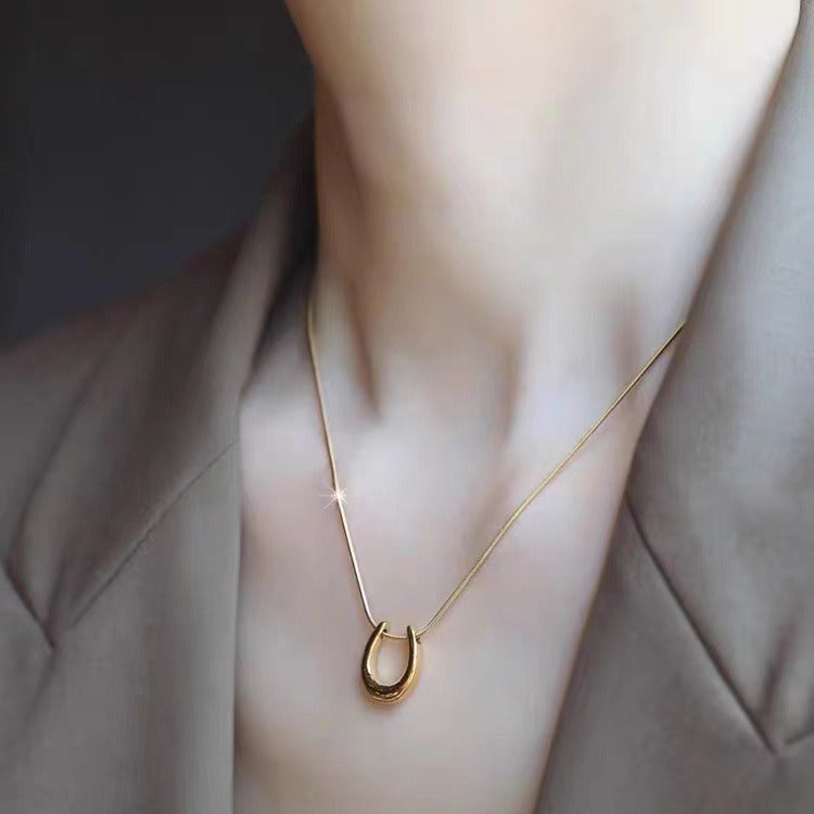 18K Gold Plated Stainless Steel Smooth U-Shaped Pendant Necklace Fashion Simple Snake Bone Chain Titanium Steel Necklace